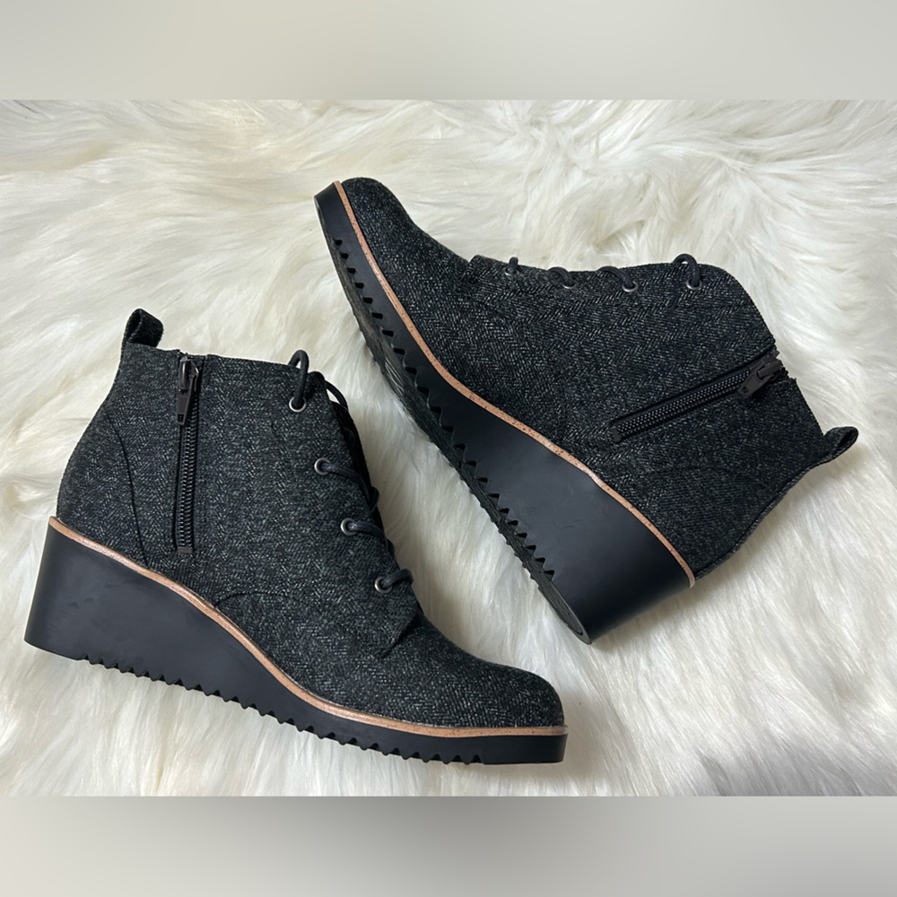 Abella Zeta Booties Size 6.5